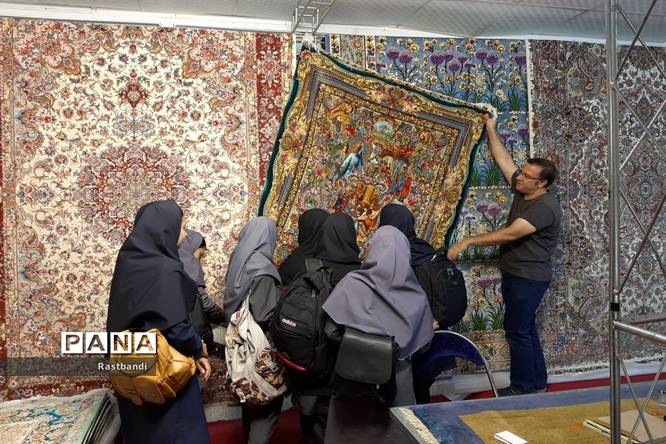 بازدید از نمایشگاه فرش توسط دانشآموزان هنرستان سمیه منطقه ۱۳
