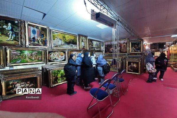 بازدید از نمایشگاه فرش توسط دانش‌آموزان هنرستان سمیه منطقه ۱۳