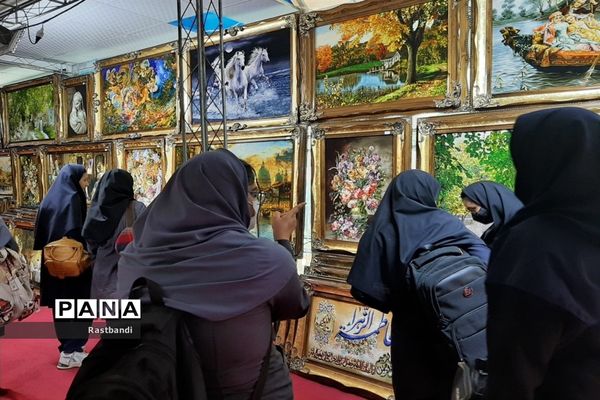 بازدید از نمایشگاه فرش توسط دانش‌آموزان هنرستان سمیه منطقه ۱۳