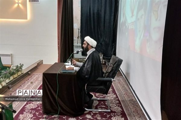 دومین نشست انجمن اولیا و مربیان دبیرستان  نمونه آیت‌الله خامنه‌ای‌ در کاشمر