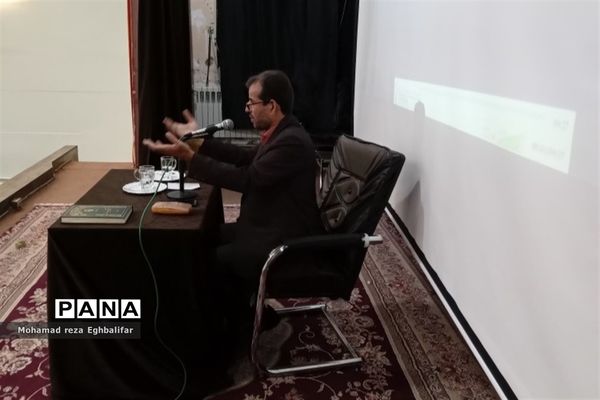 دومین نشست انجمن اولیا و مربیان دبیرستان  نمونه آیت‌الله خامنه‌ای‌ در کاشمر