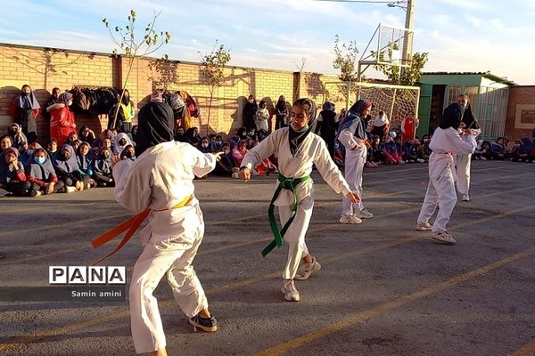 یک روز شاد ورزشی در مدرسه حضرت زینب و خدیجه(س) رودهن