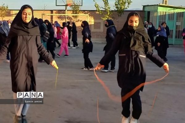 یک روز شاد ورزشی در مدرسه حضرت زینب و خدیجه(س) رودهن