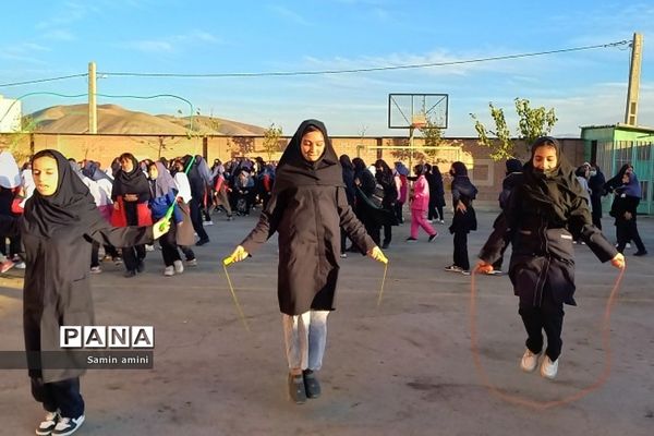 یک روز شاد ورزشی در مدرسه حضرت زینب و خدیجه(س) رودهن