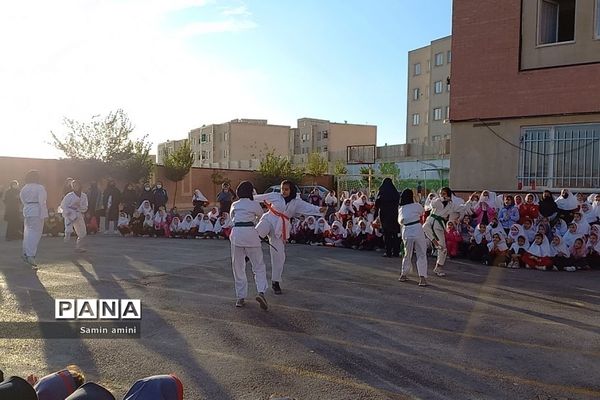 یک روز شاد ورزشی در مدرسه حضرت زینب و خدیجه(س) رودهن