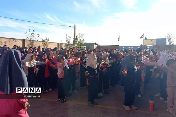 یک روز شاد ورزشی در مدرسه حضرت زینب و خدیجه(س) رودهن
