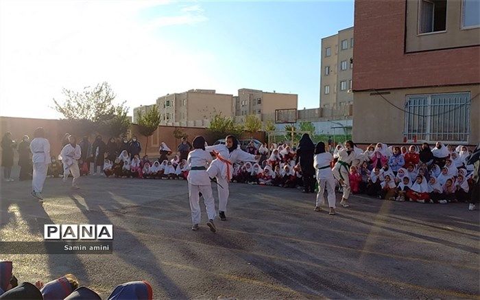 ورزش، صمیمیت و نشاط را در بین دانش‌آموزان افزایش می‌دهد/فیلم