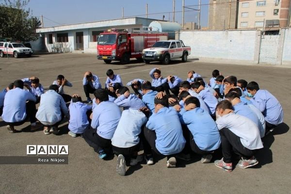 مانور زلزله در شهرستان بهارستان