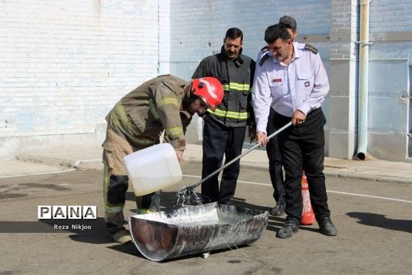 مانور زلزله در شهرستان بهارستان