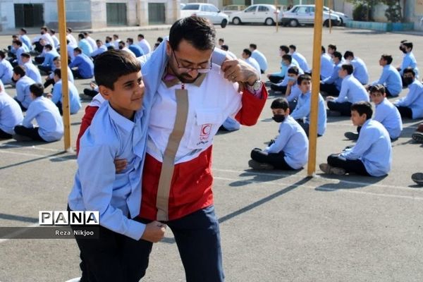 مانور زلزله در شهرستان بهارستان