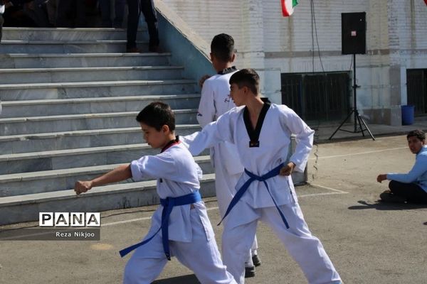 گرامیداشت هفته پدافند غیرعامل در بهارستان یک