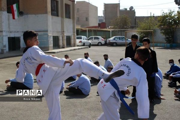 گرامیداشت هفته پدافند غیرعامل در بهارستان یک