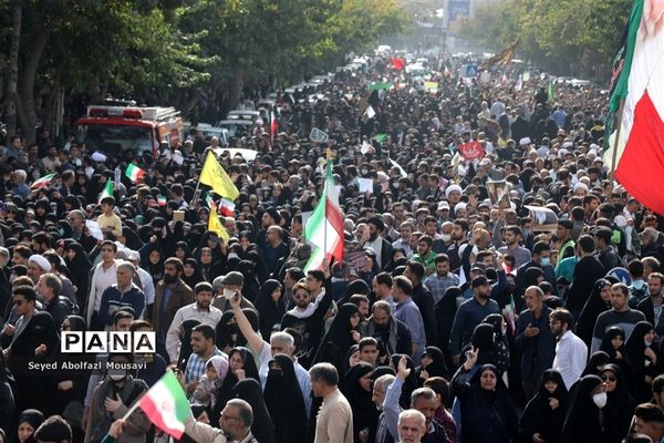 راهپیمایی مردم غیور مشهد در محکومیت حادثه شاهچراغ