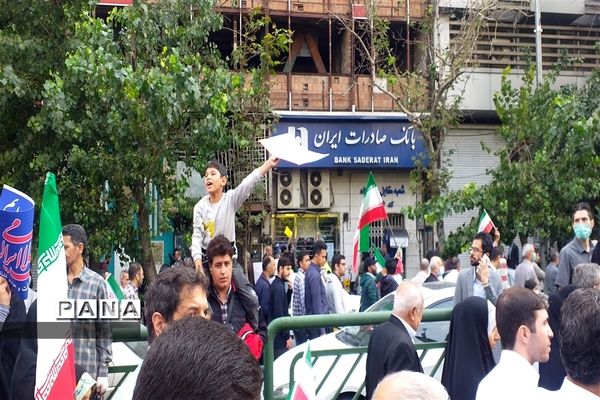 راهپیمایی نمازگزاران  شهر تهران در محکومیت حرکت تروریستی