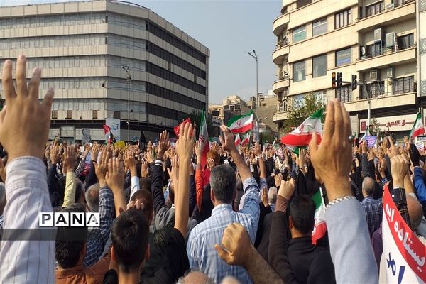 راهپیمایی نمازگزاران  شهر تهران در محکومیت حرکت تروریستی