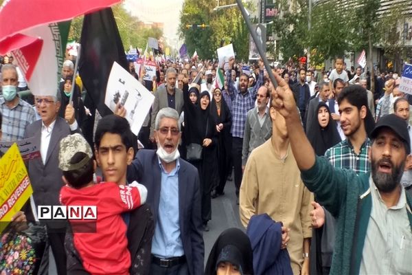 راهپیمایی نمازگزاران  شهر تهران در محکومیت حرکت تروریستی