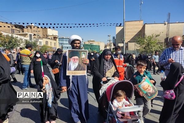 وداع مردم شیراز با پیکر شهدای حمله تروریستی  حرم مطهر شاهچراغ (ع)