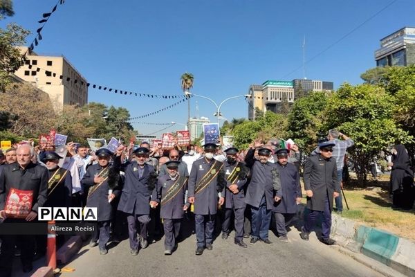 تشییع پیکر پاک شهدای اقدام کوردلانه تروریستان در شیراز