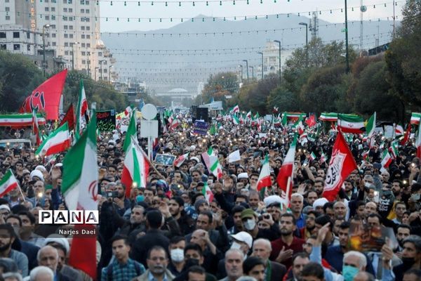 میزبانی مردم مشهد از شهدای حمله تروریستی شاهچراغ