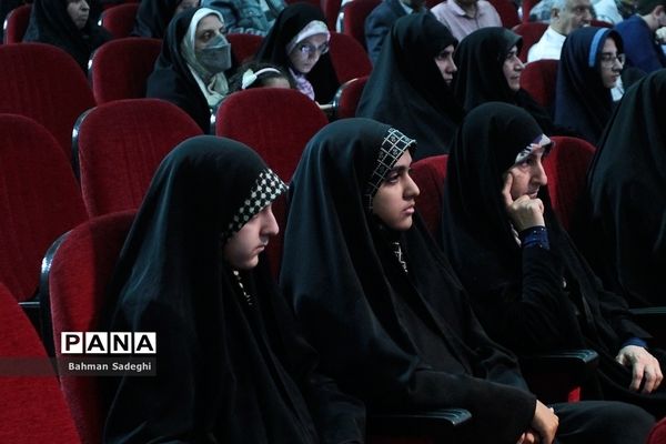 مراسم تجلیل از دانش‌آموزان برگزیده شهر تهران
