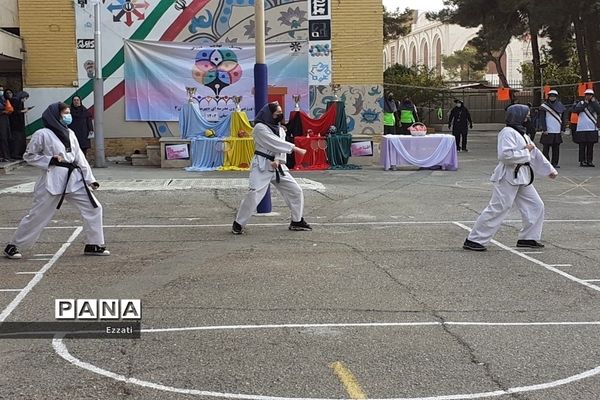 برگزاری المپیاد ورزشی درون مدرسه‌ای در دبیرستان فرزانگان چهار منطقه ۱۳