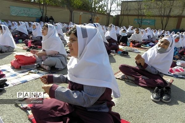 جشن روز دانش‌آموز دبستان دخترانه شهدای تقی‌زاده کهریزک