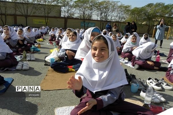 جشن روز دانش‌آموز دبستان دخترانه شهدای تقی‌زاده کهریزک