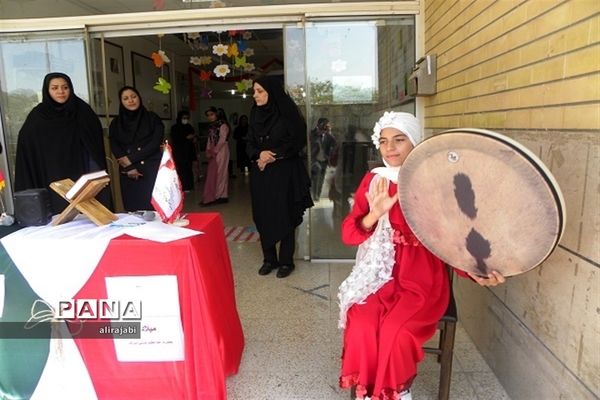 جشن روز دانش‌آموز دبستان دخترانه شهدای تقی‌زاده کهریزک