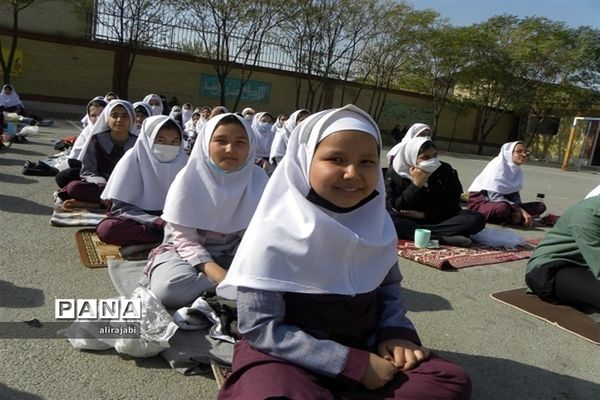 جشن روز دانش‌آموز دبستان دخترانه شهدای تقی‌زاده کهریزک