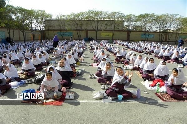 جشن روز دانش‌آموز دبستان دخترانه شهدای تقی‌زاده کهریزک