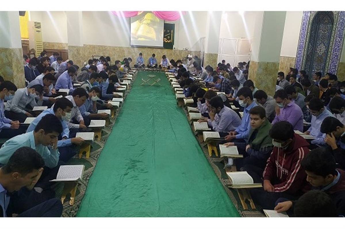 برپایی محفل قرآنی به یاد شهید‌فهمیده در دبیرستان تیزهوشان قم