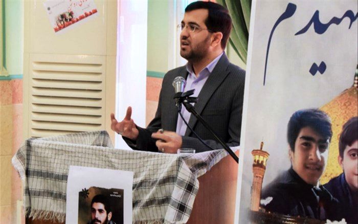 آشنایی دانش‌آموزان با فرهنگ ایثار و شهادت از وظایف آموزش و پرورش است
