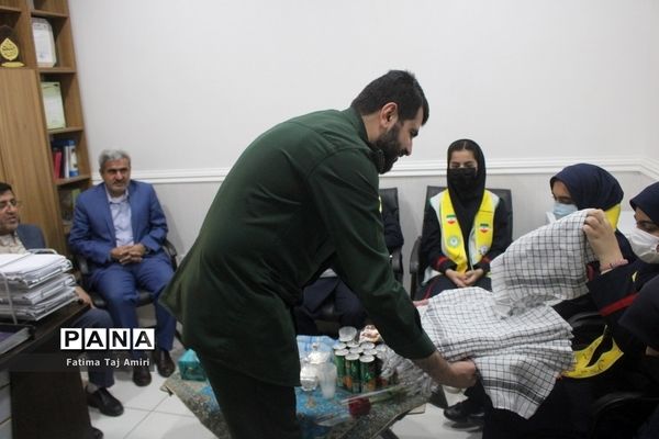 ‌دانش‌آموزان عضو سازمان دانش‌آموزی استان بوشهر روز بسیج را گرامی داشتند