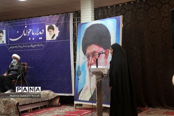 دیدار نماینده ولی فقیه در استان و امام جمعه بوشهر با جوانان