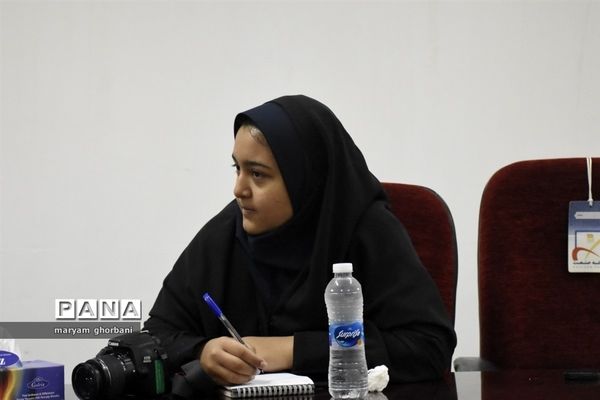 نشست نقش دانش‌آموزان در ایران امروز
