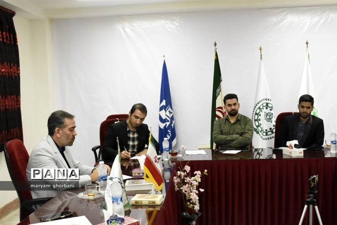 نشست نقش دانشآموزان در ایران امروز