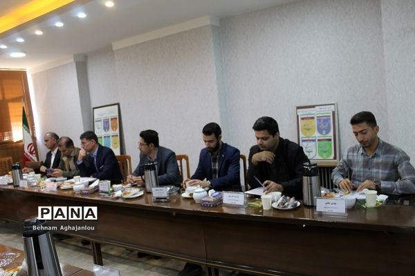 نشست مسئولان سازمان دانش‌آموزی مناطق 14 گانه استان زنجان