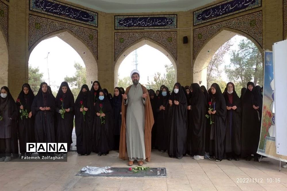 مراسم  روز دانش آموز در دبیرستان فجر منطقه ۱۴