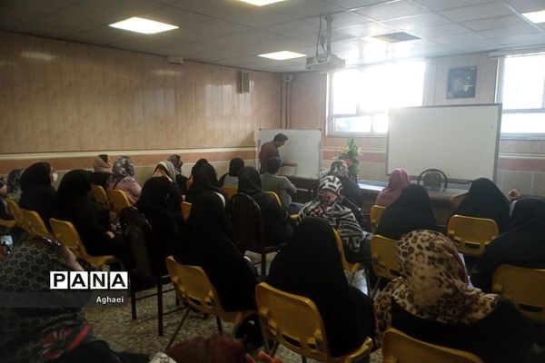 برگزاری اولین جلسه هدایت تحصیلی دانش‌آموزان پایه هفتم دبیرستان حر منطقه ۱۳