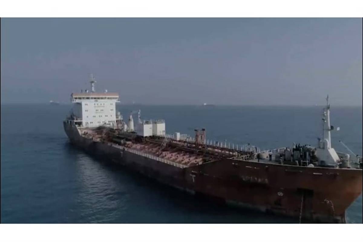 تصاویر جدیدی از توقیف نفتکش خارجی در خلیج فارس توسط سپاه پاسداران