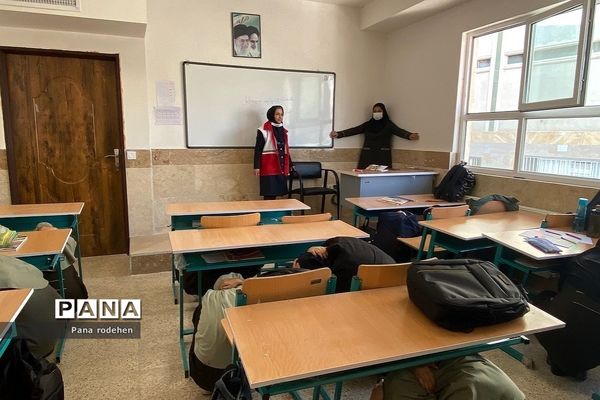 برگزاری مانور پدافند‌ غیرعامل در مدارس رودهن