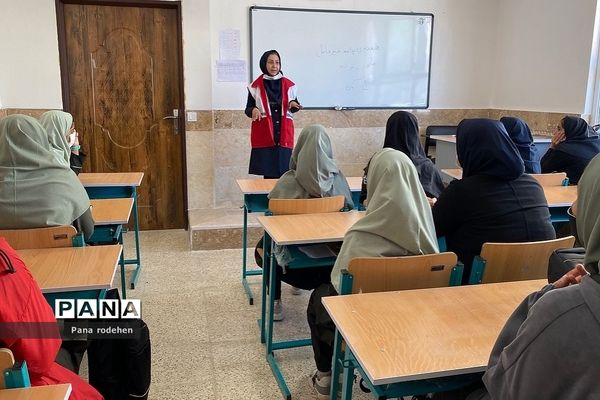برگزاری مانور پدافند‌ غیرعامل در مدارس رودهن