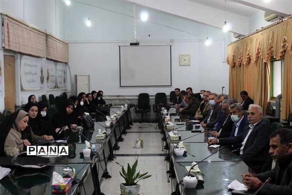 نشست هم‌اندیشی و هماهنگی مدیران مدارس ناحیه دو ساری به‌مناسبت گرامیداشت ۱۳ آبان