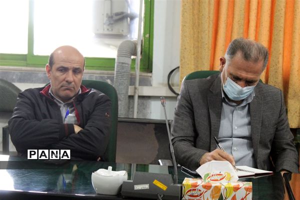 نشست هم‌اندیشی و هماهنگی مدیران مدارس ناحیه دو ساری به‌مناسبت گرامیداشت ۱۳ آبان