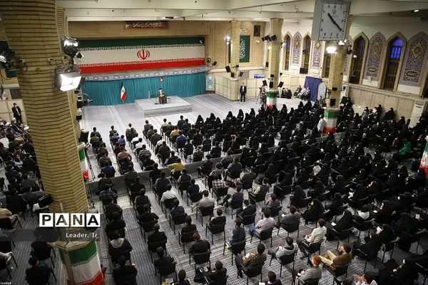 دیدار دانش‌آموزان با مقام معظم رهبری در آستانه ۱۳ آبان روز ملی مبارزه با استکبار جهانی