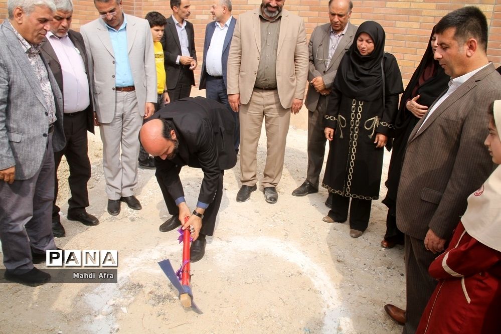 کلنگ زنی پروژه مشارکتی سالن چند منظوره شهید رضا نگهبان در بهبهان