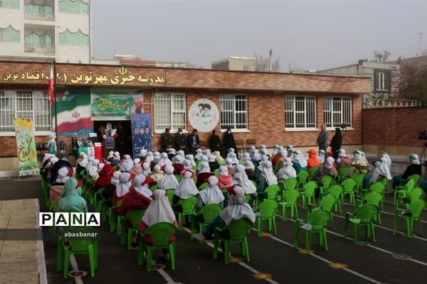 برگزاری آیین نمادین نواختن زنگ استکبارستیزی در دبستان دخترانه مهرنوین فیروزکوه