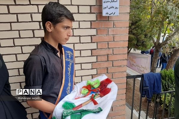 زنگ استکبارستیزی و افتتاح پایگاه بسیج دانش‌آموزی در دبیرستان شهید بهشتی رودهن