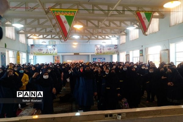 آیین نواختن زنگ روز دانش‌آموز و استکبارستیزی در دبیرستان شاهد فیض ناحیه ۳ شیراز