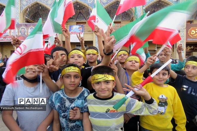 اجتماع دانش‌آموزان شیرازی به یاد شهدای حادثه تروریستی حرم شاهچراغ (ع)